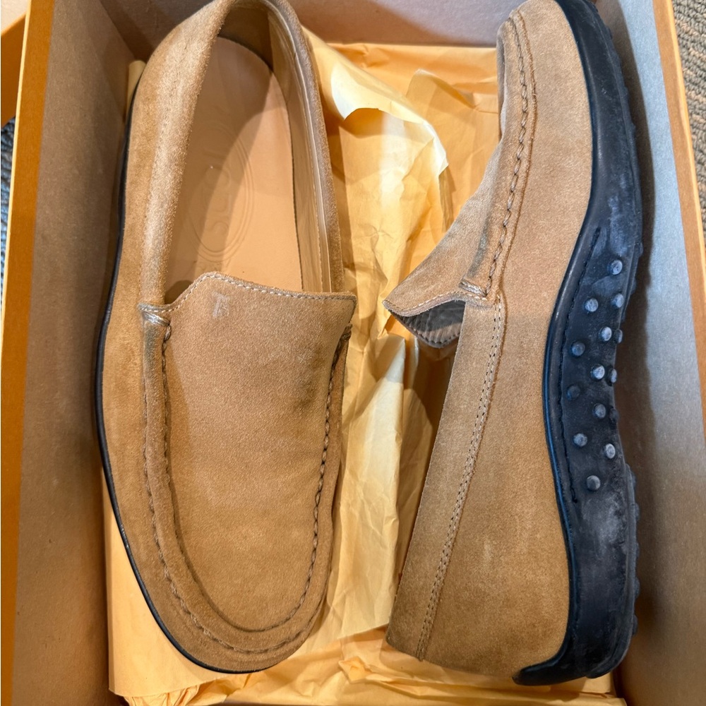 Women’s Tods Tan Suede Loafers
